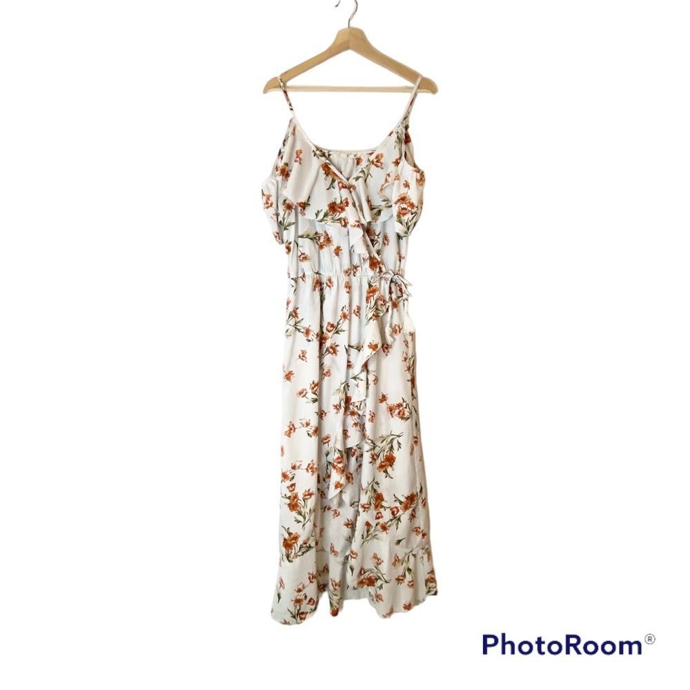 Hint of Blush white and floral maxi dress size extra large.